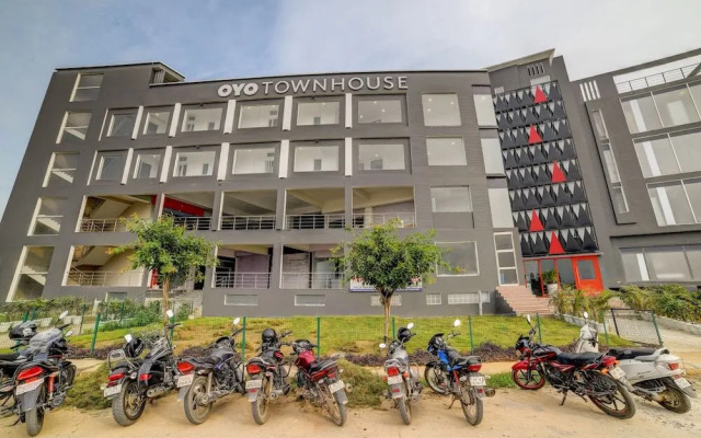 OYO Townhouse 125 Medawas