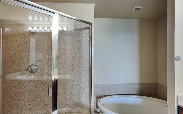 Laketown Wharf #1126