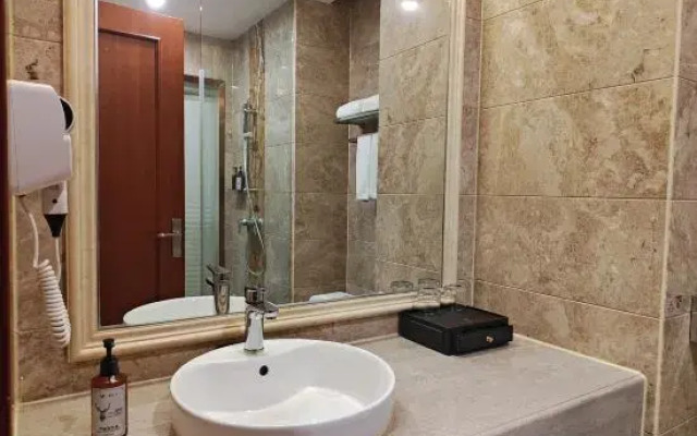 Vienna International Hotel ·Shaoguan Baiwang Square Waterside Pavillion