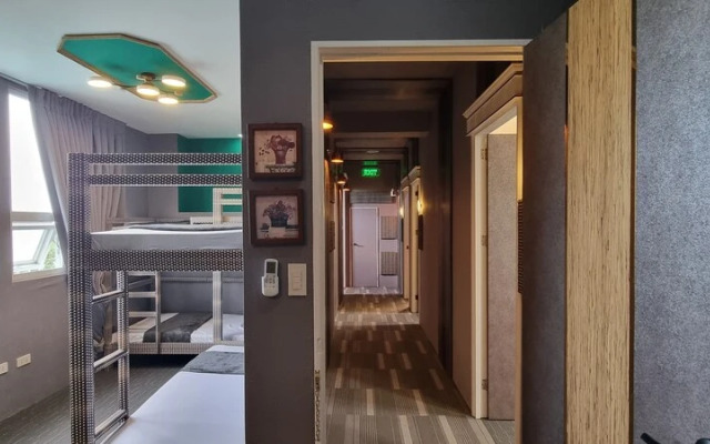 Attic Capsule Hotel
