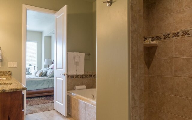 Sun-e-scape 3 Bedroom Apts by RedAwning