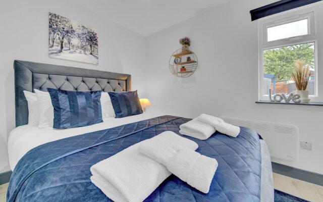Lovely 1-bed Studio in Feltham