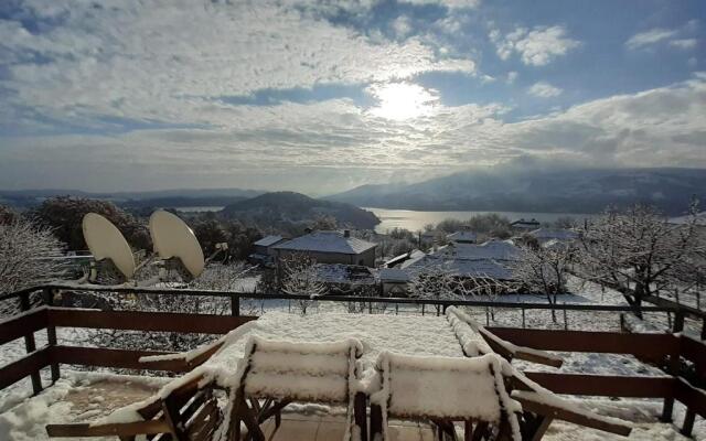 Mihaela Lake Retreat