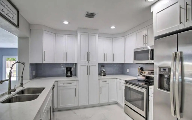 Stunning 4 Bedrooms House with Pool 6mins to Ocean