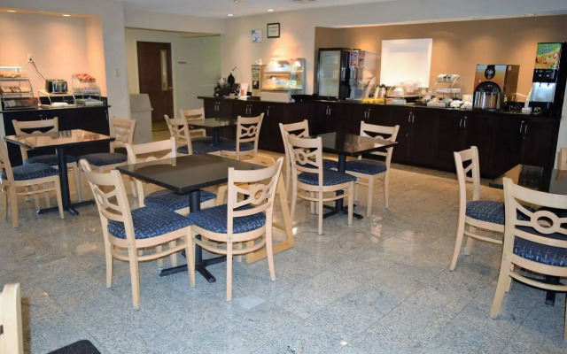 Country Inn & Suites by Radisson, Dunn, NC