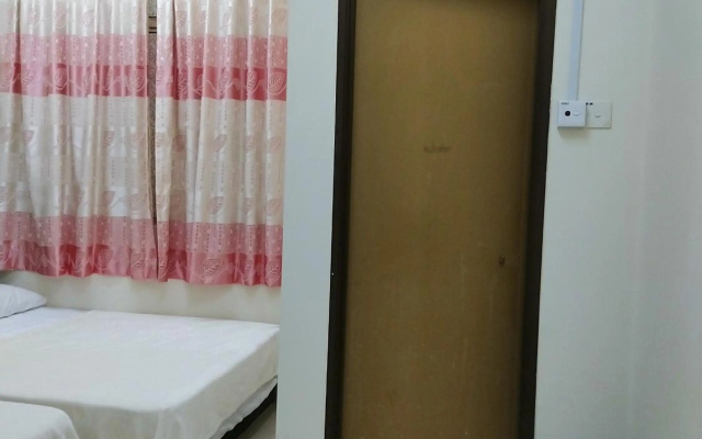 Cozy Homestay KTCC Mall Pantai Batu Burok HSNZ 3BR Pangsapuri Ladang Gemilang 1 by NadiHome – Guest Rooms – Kuala Terengganu