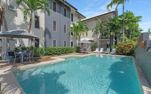 Bay Village Tropical Retreat & Apartments