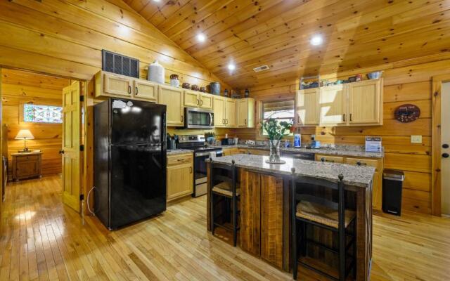 A Wolf's Den Gatlinburg