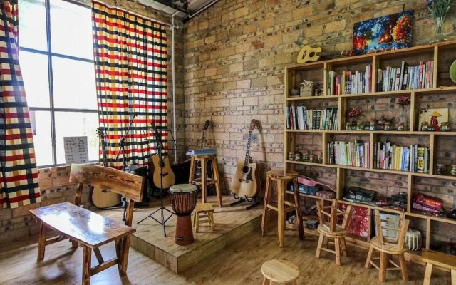 Weizhou Island Chujian Inn