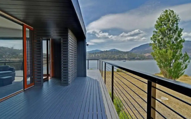 Hobart Waterfront Luxury Retreat