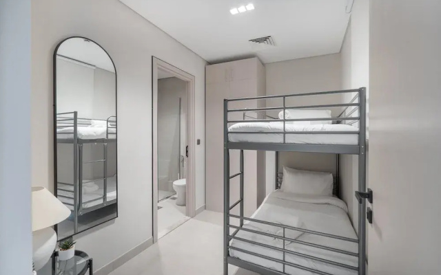 Classy 4-bedroom Villa With Spacious Balcony in Nad Al Sheba
