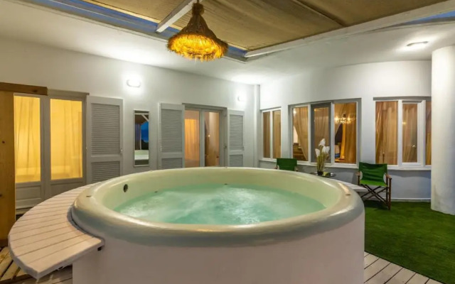 White Cycladic House With Jacuzzi
