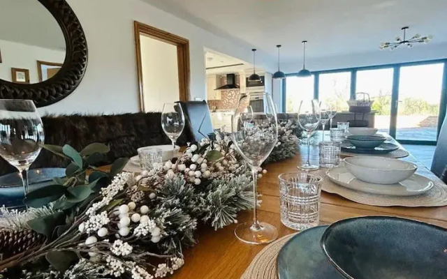 Luxury Langtoft Stud - Sleeps 10
