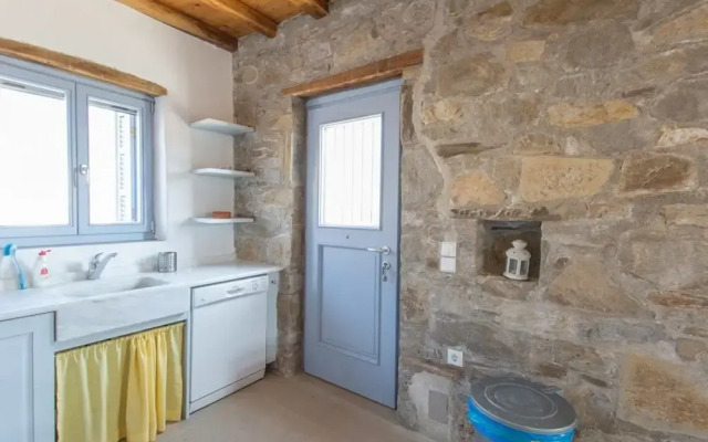 An Amazing Stone Villa-a in Serifos w Shared Pool