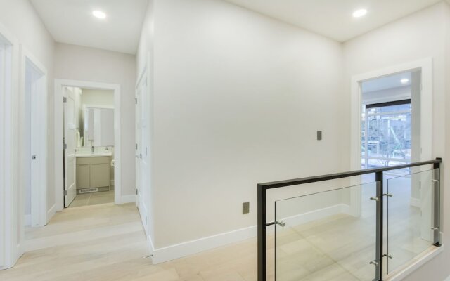 New Luxury Townhome 23