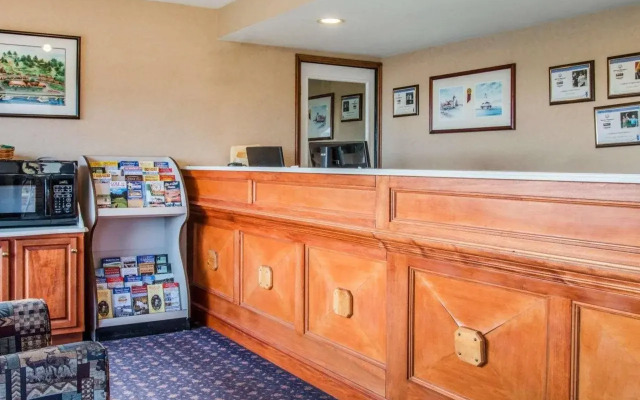 Econo Lodge Mackinaw City