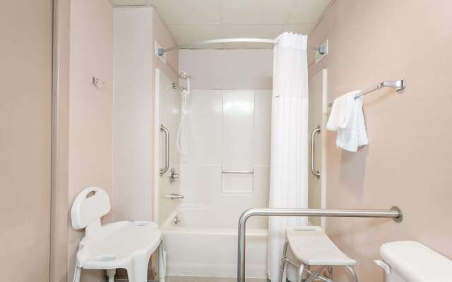 Days Inn by Wyndham Bedford