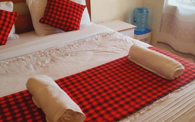 Homebase Gardens Hotel & Safaris
