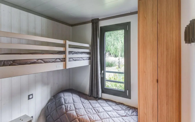 Secluded Chalet in Hourtin With Swimming Pool