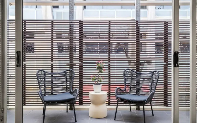 \"mila\" Trendy Prahran 1-bed Apartment With Balcony