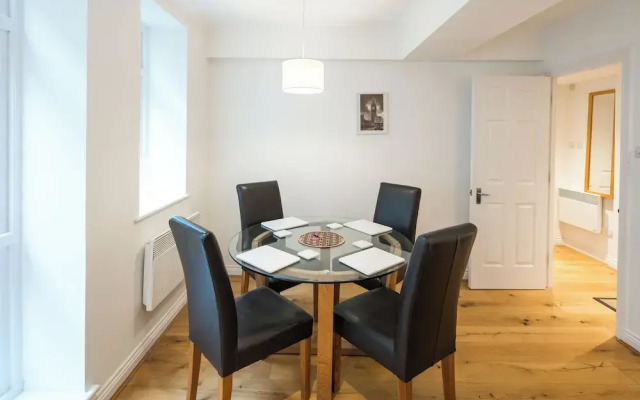 1BD Modern City Oasis: Near London Attractions