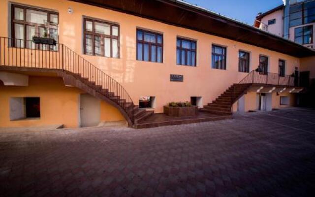 Boul Rosu Residence