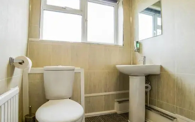 OYO Devine Beach Hotel, Westcliff Southend-On-Sea