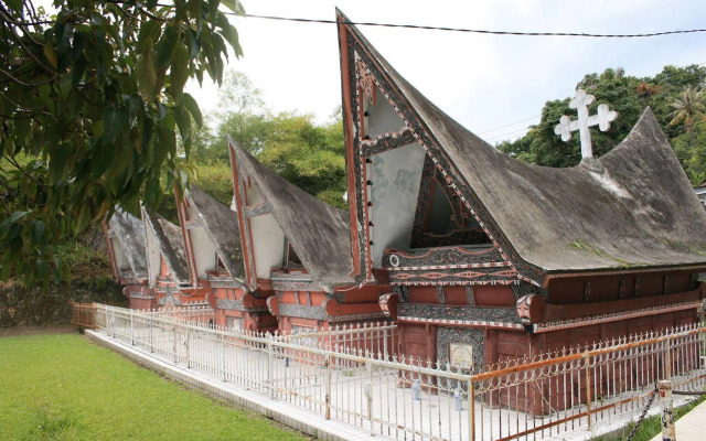 Pandu Lakeside Hotel Tuktuk