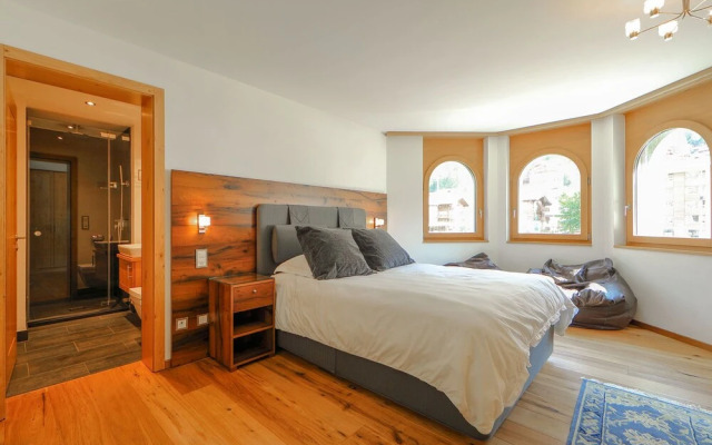 Whymper Zermatt in Zermatt