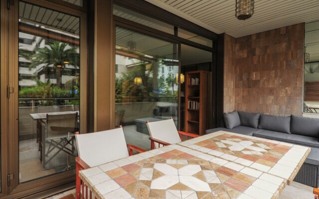 Gray d'Albion YourHostHelper