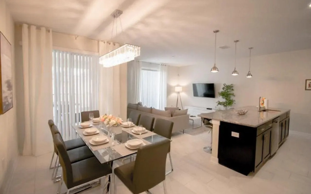 1556 PD - Poolside Bliss: Enchanted 4BR Townhome