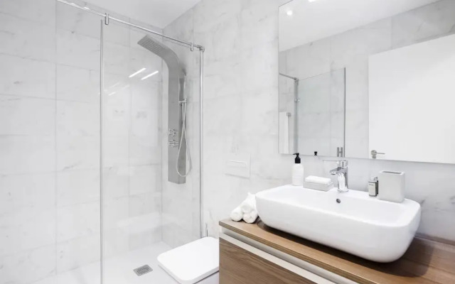 Velazquez Apartments by FlatSweetHome