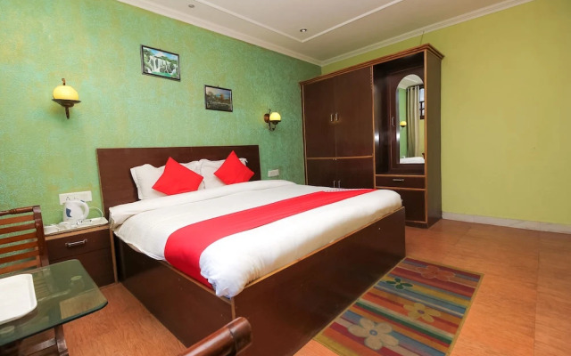 OYO 8367 Hotel The Woodz