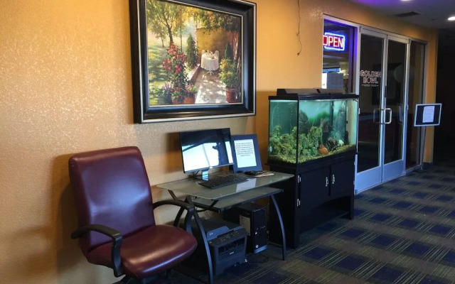 Howard Johnson by Wyndham Denver West