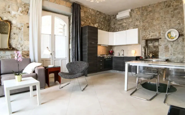 Calarossa beachfront apartment