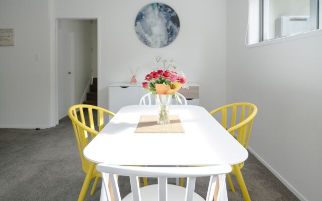 Artemis Modern 2 bedrooms unit in Castor Bay