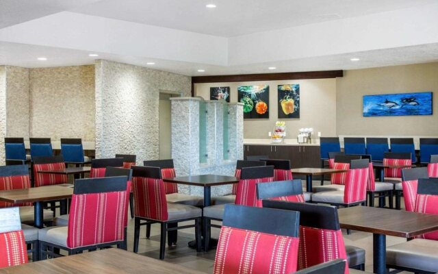 Best Western Inn & Suites San Diego – Zoo/SeaWorld Area