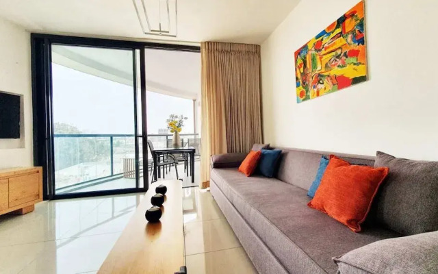 Bedroom Apartment with Balcony and City Views