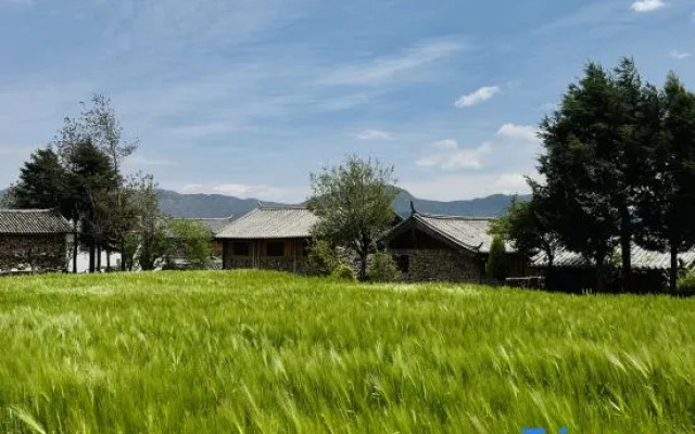Xuema Yulong Hotel