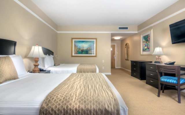Dinah's Garden Hotel