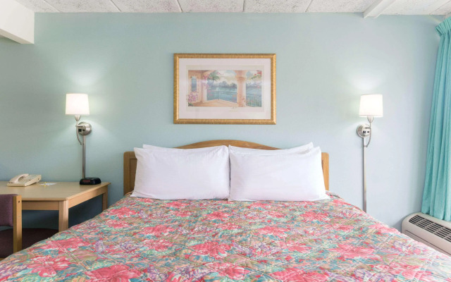 Days Inn & Suites by Wyndham Jekyll Island