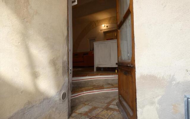 SCAPPO IN UMBRIA, nido cruxburgi