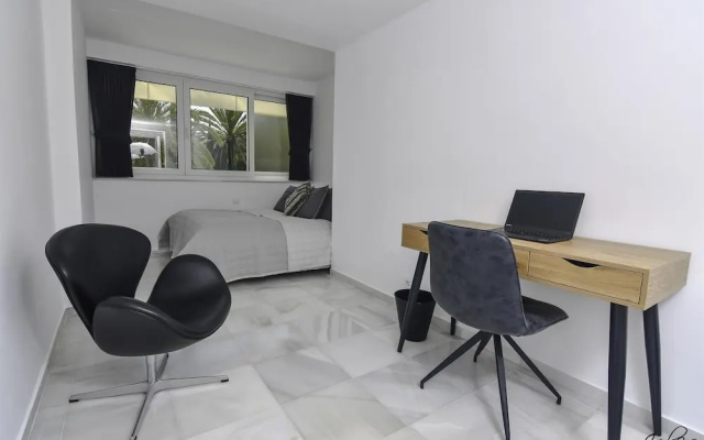 Port Oasis Golden Mile Apartment
