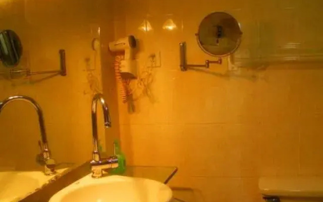 Luoyang Forestry Hotel (Luoyi Ancient City)