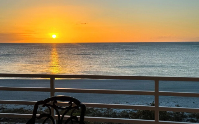 Oceanfront Marco Island Escape w/ Beach Access!