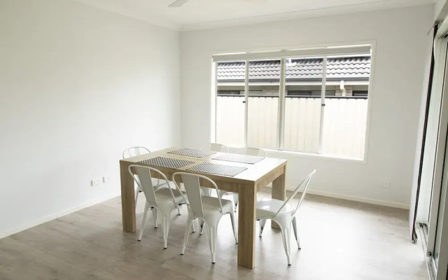 Spacious 4-bed House in Leafy Plainland