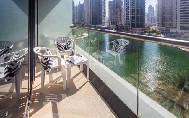 Spacious + Modern Studio in JLT - Sleeps 3