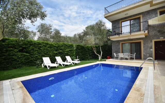 Villa Hakan 1 by Helaltatilvillari