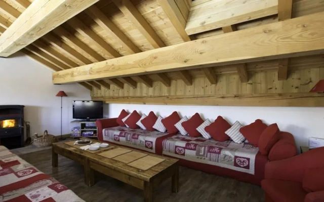 Chalet Perdrix by Skinetworks