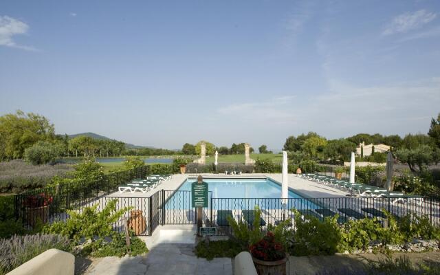 Pierre & Vacances Hotel Du Golf De Pont Royal En Provence